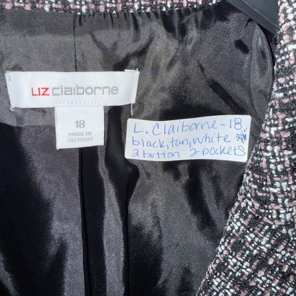 Liz Claiborne Women's Classic Blazer, Size 18 - Picture 3 of 10